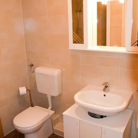 Roza * Novigrad (Istria)