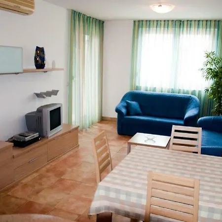 Roza * Novigrad Istria